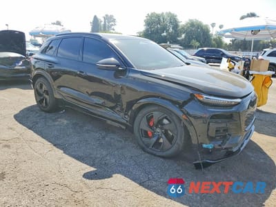 Czwarte zdjęcie samochodu z boku: 2025 AUDI Q6 E-TRON PREMIUM PLUS VIN:WA124BGF2SA018106 - miniatura