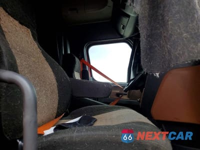 Piąte zdjęcie samochodu w środku: 2020 FREIGHTLINER CASCADIA 126 SEMI TRUCK VIN:3AKJHHDR9LSLJ7280 - miniatura