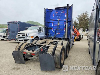 Czwarte zdjęcie samochodu z boku: 2016 VOLVO VNL SEMI TRUCK VIN:4V4NC9EH0GN941515 - miniatura