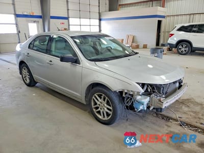 Czwarte zdjęcie samochodu z boku: 2012 FORD FUSION S VIN:3FAHP0GA6CR113779 - miniatura