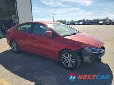 Czwarte zdjęcie samochodu z boku: 2019 HYUNDAI ELANTRA SEL VIN:5NPD84LF1KH403833 - miniatura