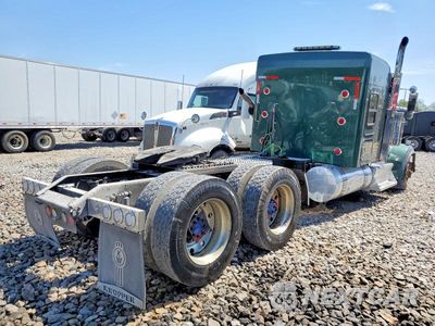 Czwarte zdjęcie samochodu z boku: 2013 KENWORTH W900 SEMI TRUCK VIN:1XKWD49X6DJ357242 - miniatura