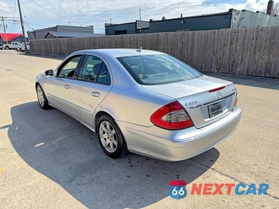 Trzecie zdjęcie samochodu z tyłu: 2008 MERCEDES-BENZ E 320 CDI VIN:WDBUF22X08B194985 - miniatura