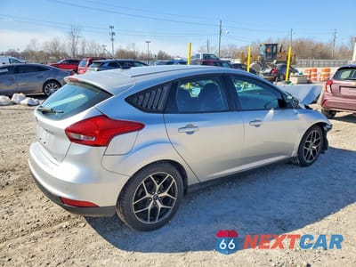 Trzecie zdjęcie samochodu z tyłu: 2017 FORD FOCUS SEL VIN:1FADP3M22HL326764 - miniatura