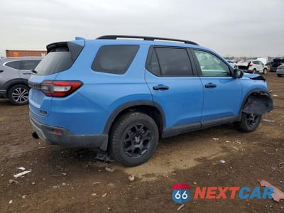 Trzecie zdjęcie samochodu z tyłu: 2025 HONDA PILOT TRAILSPORT VIN:5FNYG1H60SB034229 - miniatura