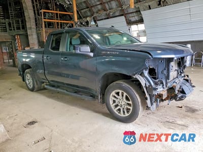 Czwarte zdjęcie samochodu z boku: 2021 CHEVROLET SILVERADO K1500 RST VIN:1GCRYEEK9MZ116788 - miniatura