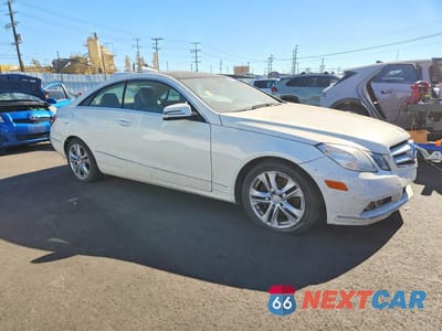 Czwarte zdjęcie samochodu z boku: 2010 MERCEDES-BENZ E 350 VIN:WDDKJ5GBXAF039015 - miniatura