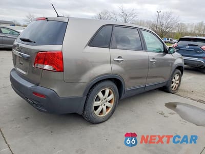 Trzecie zdjęcie samochodu z tyłu: 2012 KIA SORENTO LX VIN:5XYKT3A18CG229985 - miniatura