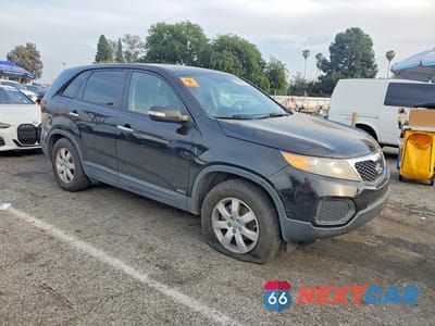 Czwarte zdjęcie samochodu z boku: 2013 KIA SORENTO LX VIN:5XYKTCA61DG336387 - miniatura