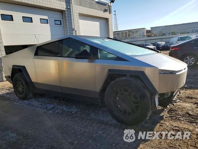 Czwarte zdjęcie samochodu z boku: 2024 TESLA CYBERTRUCK VIN:7G2CEHED1RA026043 - miniatura