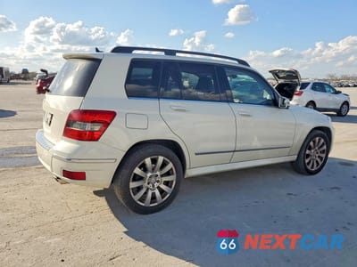 Trzecie zdjęcie samochodu z tyłu: 2011 MERCEDES-BENZ GLK 350 VIN:WDCGG5GB4BF648255 - miniatura