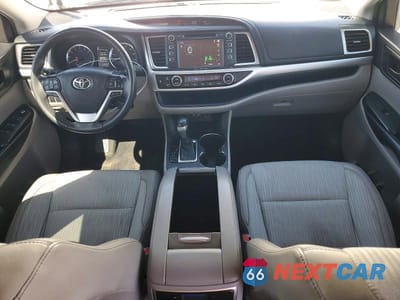 Zdjęcie 8 z 14 samochodu: 2019 TOYOTA HIGHLANDER LE PLUS VIN:5TDZZRFH9KS338706 - miniatura
