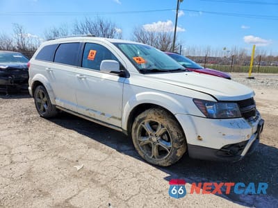 Czwarte zdjęcie samochodu z boku: 2017 DODGE JOURNEY CROSSROAD VIN:3C4PDCGB6HT701653 - miniatura