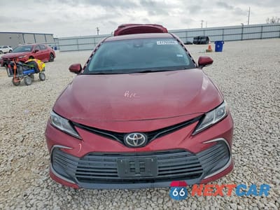 Piąte zdjęcie samochodu w środku: 2022 TOYOTA CAMRY LE VIN:4T1R11AKXNU627732 - miniatura