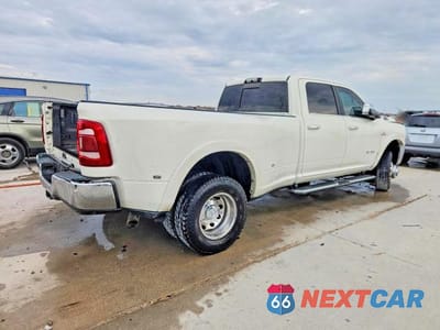 Trzecie zdjęcie samochodu z tyłu: 2022 RAM 3500 LARAMIE VIN:3C63RRJL0NG102361 - miniatura