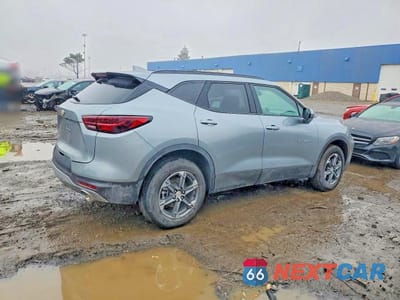 Trzecie zdjęcie samochodu z tyłu: 2025 CHEVROLET BLAZER 2LT VIN:3GNKBCR44SS102611 - miniatura