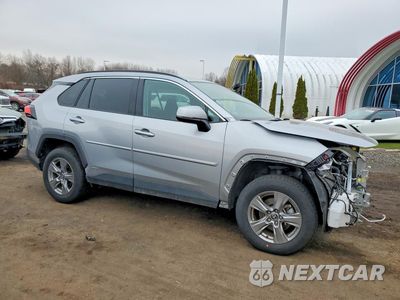 Czwarte zdjęcie samochodu z boku: 2024 TOYOTA RAV4 HYBRID XLE VIN:2T3RWRFV6RW241082 - miniatura
