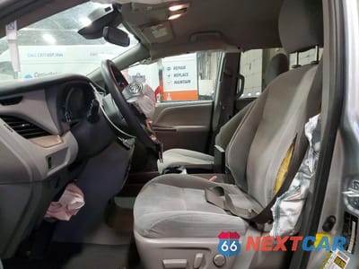 Zdjęcie 7 z 13 samochodu: 2019 TOYOTA SIENNA LE 8-PASSENGER VIN:5TDKZ3DC6KS983898 - miniatura