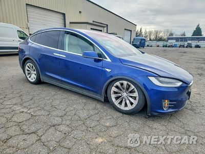 Czwarte zdjęcie samochodu z boku: 2016 TESLA MODEL X VIN:5YJXCAE29GF007143 - miniatura