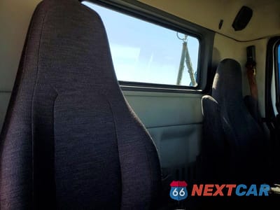 Zdjęcie 6 z 10 samochodu: 2021 VOLVO VNR SEMI TRUCK VIN:4V4WC9EH4MN279888 - miniatura