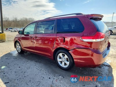 Drugie zdjęcie samochodu z przodu: 2014 TOYOTA SIENNA LE 8-PASSENGER VIN:5TDKK3DC7ES497822 - miniatura