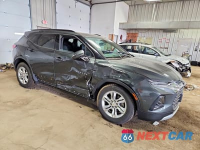 Czwarte zdjęcie samochodu z boku: 2019 CHEVROLET BLAZER 2LT VIN:3GNKBGRS8KS596123 - miniatura