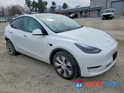 Czwarte zdjęcie samochodu z boku: 2023 TESLA MODEL Y VIN:7SAYGAEE2PF848517 - miniatura