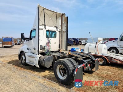 Trzecie zdjęcie samochodu z tyłu: 2014 KENWORTH T680 SEMI TRUCK VIN:1XKYA48X4EJ403039 - miniatura