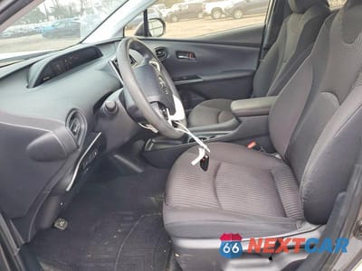 Zdjęcie 7 z 11 samochodu: 2017 TOYOTA PRIUS TWO VIN:JTDKBRFU7H3040250 - miniatura