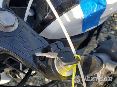 Zdjęcie 8 z 9 samochodu: 2016 YAMAHA YZFR3 VIN:MH3RH06Y6GK010416 - miniatura