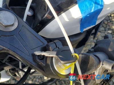 Zdjęcie 8 z 9 samochodu: 2016 YAMAHA YZFR3 VIN:MH3RH06Y6GK010416 - miniatura