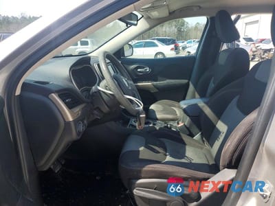 Zdjęcie 7 z 12 samochodu: 2018 JEEP CHEROKEE LATITUDE VIN:1C4PJLCB9JD590493 - miniatura