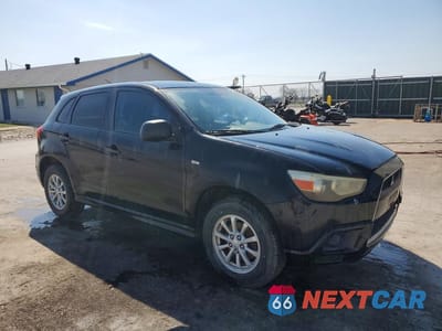 Czwarte zdjęcie samochodu z boku: 2011 MITSUBISHI OUTLANDER SPORT ES VIN:JA4AP3AU4BZ010588 - miniatura