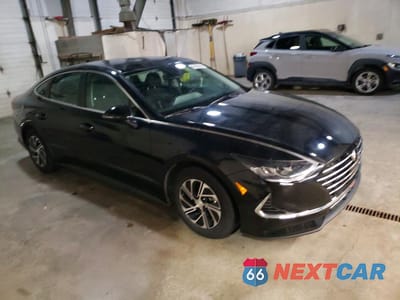 Czwarte zdjęcie samochodu z boku: 2023 HYUNDAI SONATA HYBRID BLUE VIN:KMHL24JJ4PA055234 - miniatura