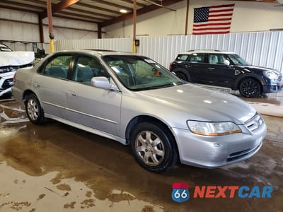 Czwarte zdjęcie samochodu z boku: 2002 HONDA ACCORD EX VIN:1HGCG66832A105848 - miniatura