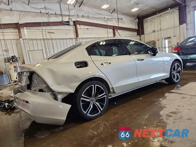 Trzecie zdjęcie samochodu z tyłu: 2021 VOLVO S60 T5 R-DESIGN VIN:7JR102TM5MG122804 - miniatura