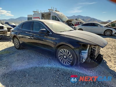 Czwarte zdjęcie samochodu z boku: 2021 HYUNDAI SONATA HYBRID LIMITED VIN:KMHL54JJXMA033709 - miniatura