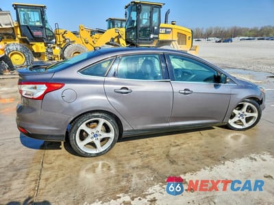 Trzecie zdjęcie samochodu z tyłu: 2013 FORD FOCUS TITANIUM VIN:1FADP3J2XDL231903 - miniatura