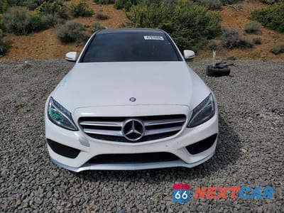 Piąte zdjęcie samochodu w środku: 2016 MERCEDES-BENZ C 300 4MATIC VIN:55SWF4KB6GU103643 - miniatura