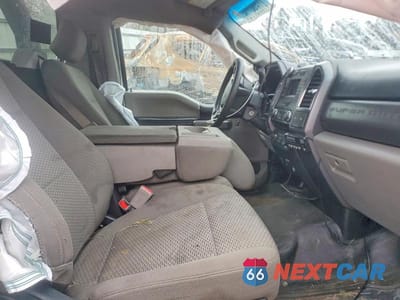 Piąte zdjęcie samochodu w środku: 2017 FORD F550 SUPER DUTY ROLLBACK TRUCK VIN:1FDUF5GY5HEE51685 - miniatura