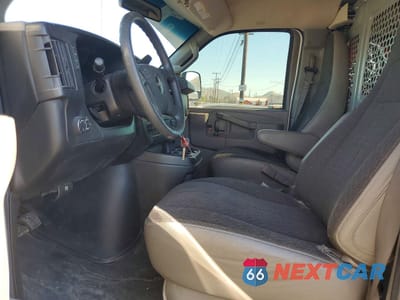 Zdjęcie 7 z 14 samochodu: 2018 GMC SAVANA G2500 VIN:1GTW7AFG4J1214873 - miniatura