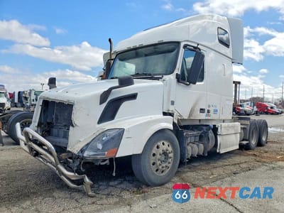 Drugie zdjęcie samochodu z przodu: 2011 VOLVO VNL SEMI TRUCK VIN:4V4NC9EH3BN534832 - miniatura
