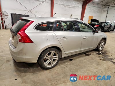 Trzecie zdjęcie samochodu z tyłu: 2015 VOLVO V60 PREMIER VIN:YV1612SK2F1228581 - miniatura