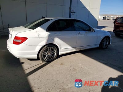 Trzecie zdjęcie samochodu z tyłu: 2014 MERCEDES-BENZ C 250 VIN:WDDGF4HB9ER312563 - miniatura