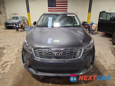 Piąte zdjęcie samochodu w środku: 2019 KIA SORENTO LX V6 VIN:5XYPGDA50KG489444 - miniatura