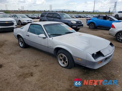 Czwarte zdjęcie samochodu z boku: 1986 CHEV CAMARO VIN:1G1FP87S7GL115658 - miniatura