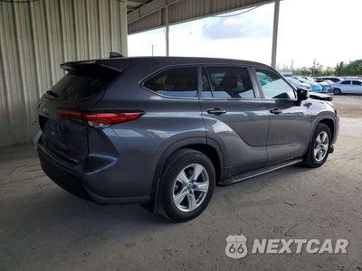 Trzecie zdjęcie samochodu z tyłu: 2023 TOYOTA HIGHLANDER LE VIN:5TDKDRBHXPS504342 - miniatura