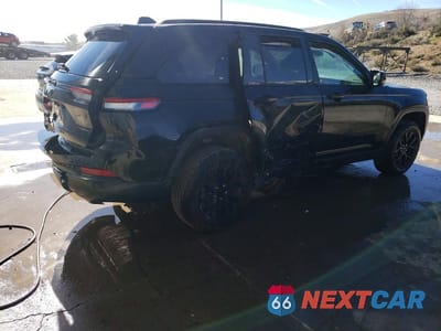 Trzecie zdjęcie samochodu z tyłu: 2025 JEEP GRAND CHEROKEE LAREDO VIN:1C4RJHAG4S8699507 - miniatura