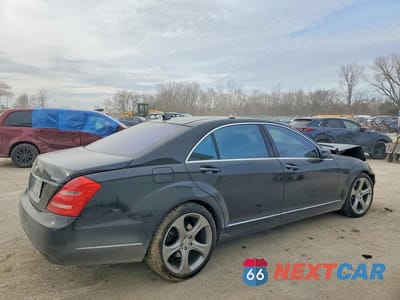 Trzecie zdjęcie samochodu z tyłu: 2013 MERCEDES-BENZ S 550 4MATIC VIN:WDDNG9EB6DA535436 - miniatura