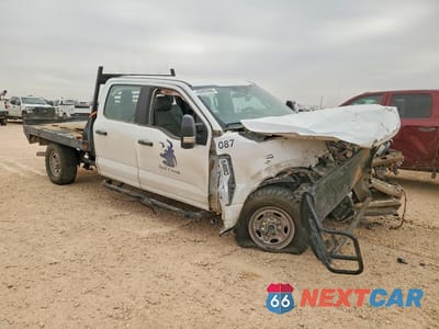 Czwarte zdjęcie samochodu z boku: 2023 FORD F250 SUPER DUTY FLATBED TRUCK VIN:1FT7W2BA7PED71121 - miniatura